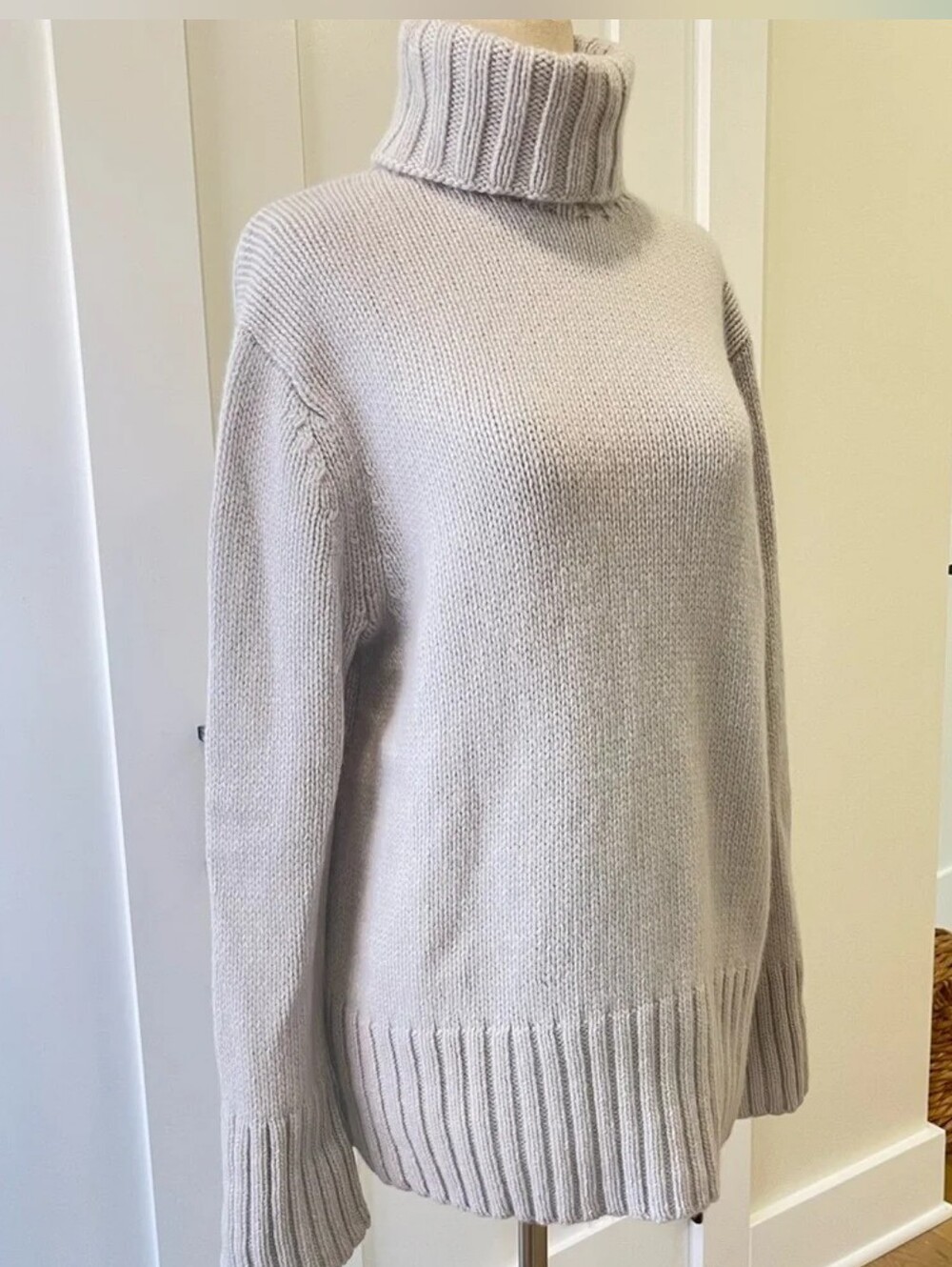NWT Jenni Kayne Cashmere Jet Turtleneck Sweater Sugar White/Tan XS/S Oversized - Picture 6 of 10